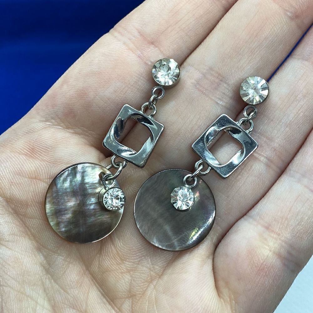 💛 Silver Tone Shell & Rhinestone Dangle Earrings - Picture 2 of 3